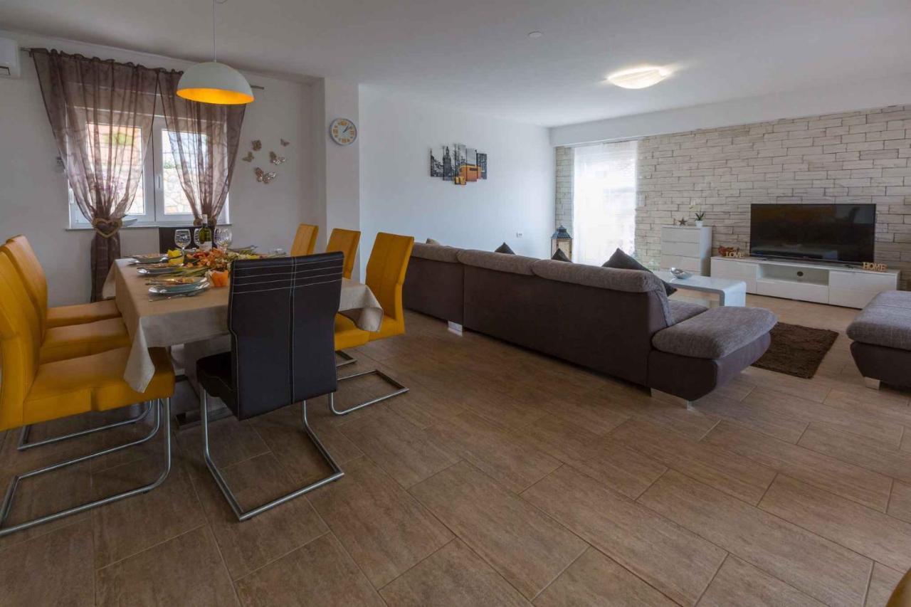 Holiday Home In Grizane 39285 Экстерьер фото
