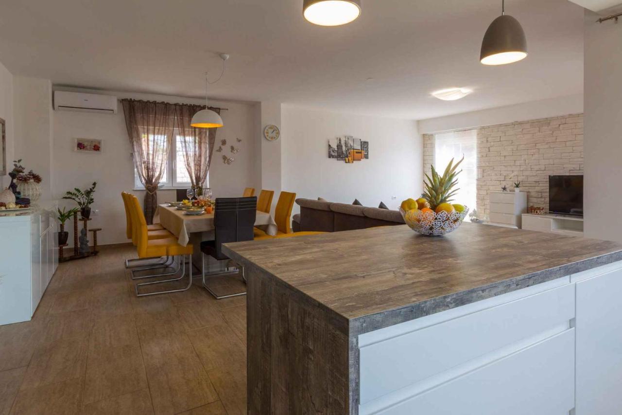 Holiday Home In Grizane 39285 Экстерьер фото