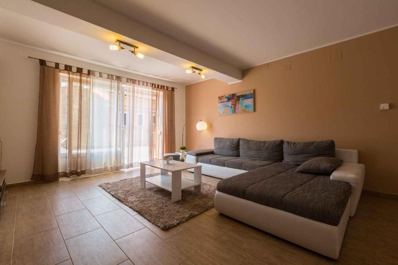 Holiday Home In Grizane 39285 Экстерьер фото