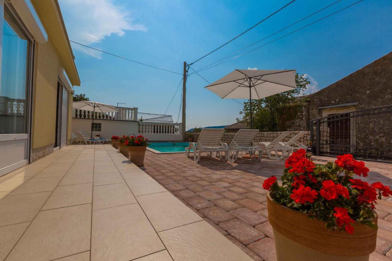 Holiday Home In Grizane 39285 Экстерьер фото