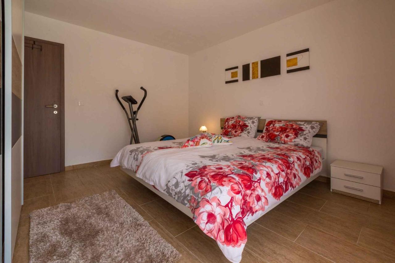 Holiday Home In Grizane 39285 Экстерьер фото