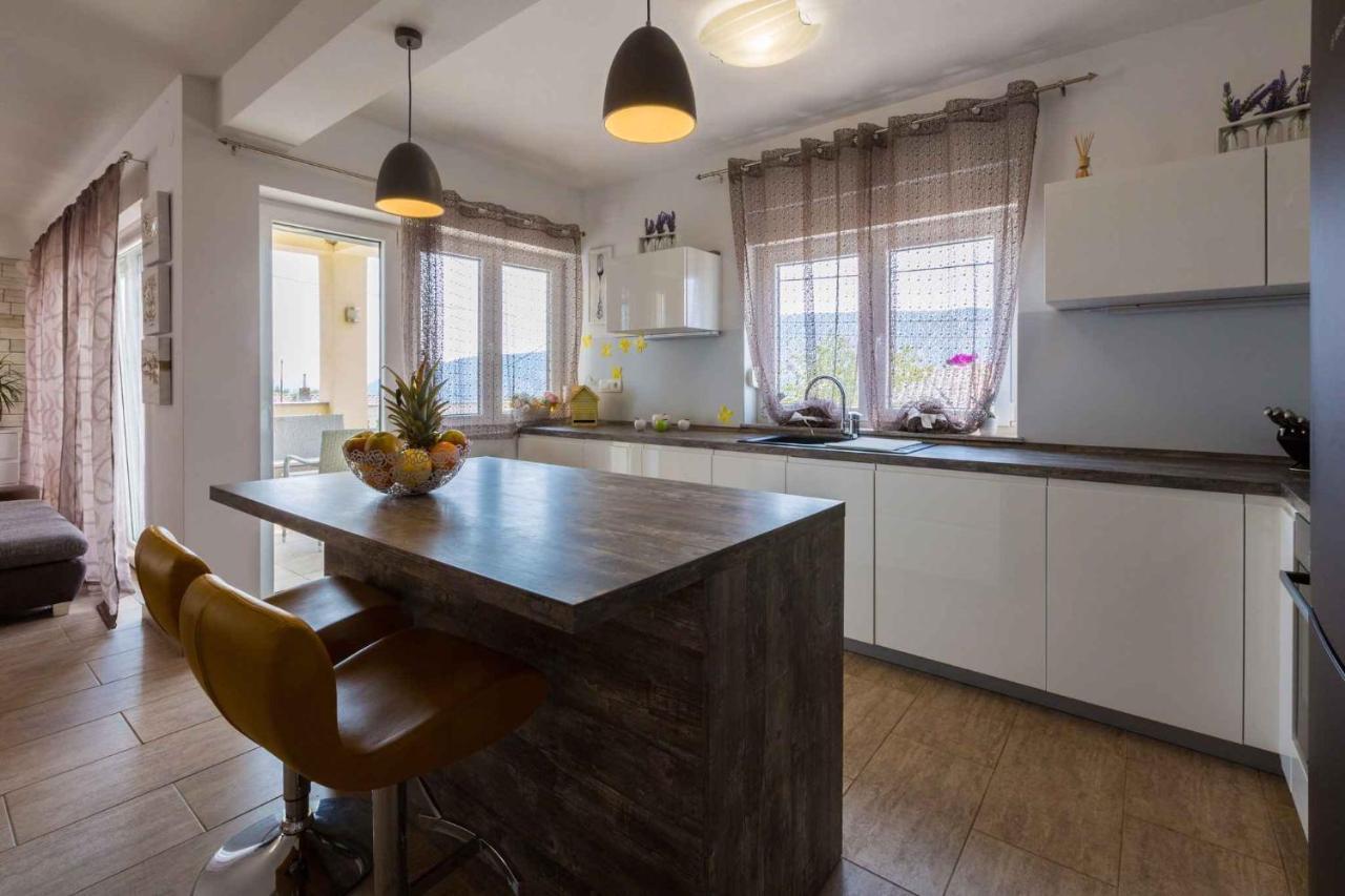 Holiday Home In Grizane 39285 Экстерьер фото