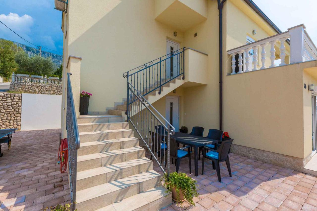 Holiday Home In Grizane 39285 Экстерьер фото