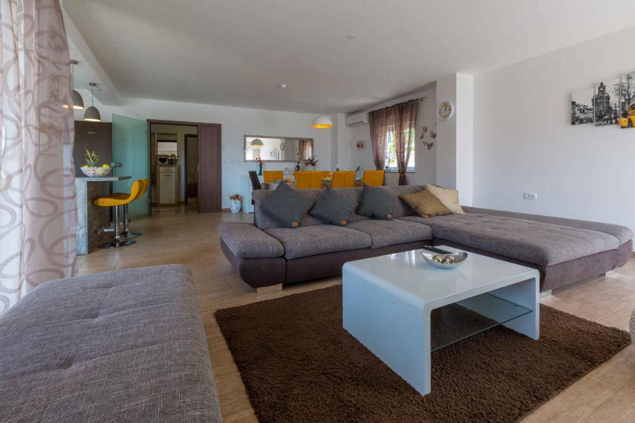 Holiday Home In Grizane 39285 Экстерьер фото